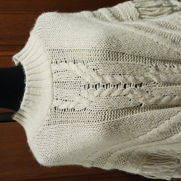 Apt 9 one size fits most cream colored sweater poncho. - Picture 2 of 4